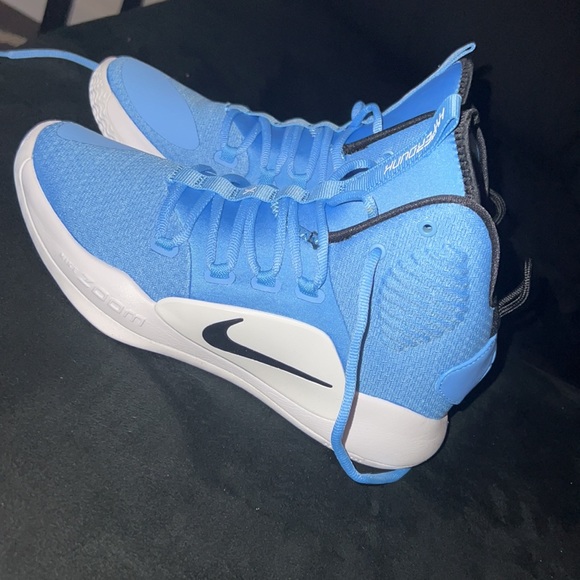 Nike shoes - Picture 3 of 4